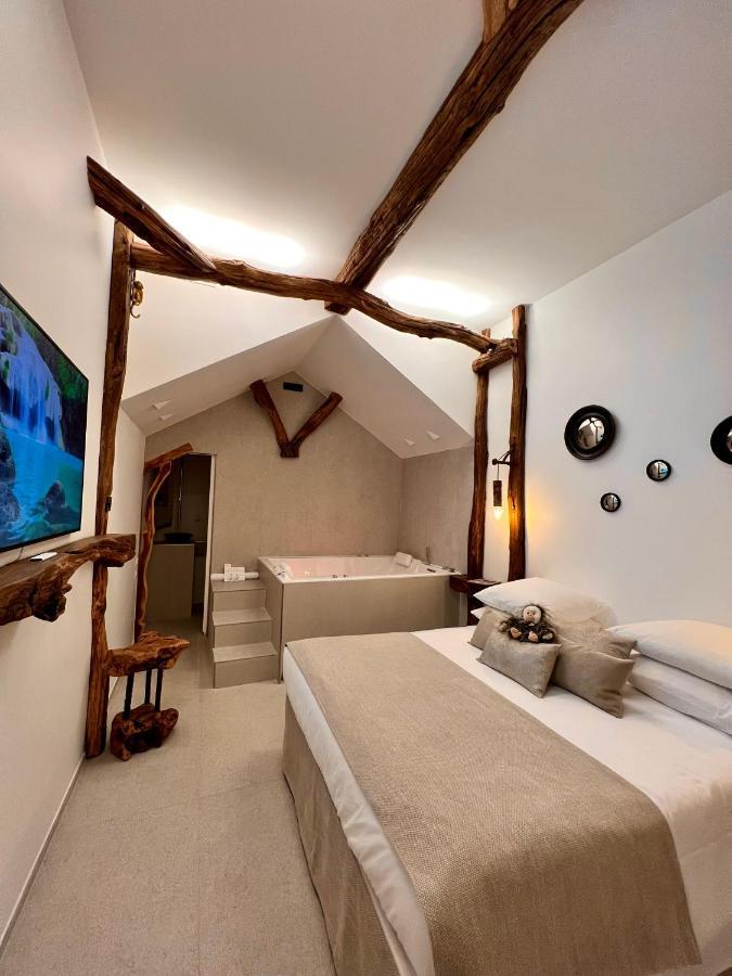 Tamarin & Capucin Suite Balneo โอบาญ ภายนอก รูปภาพ