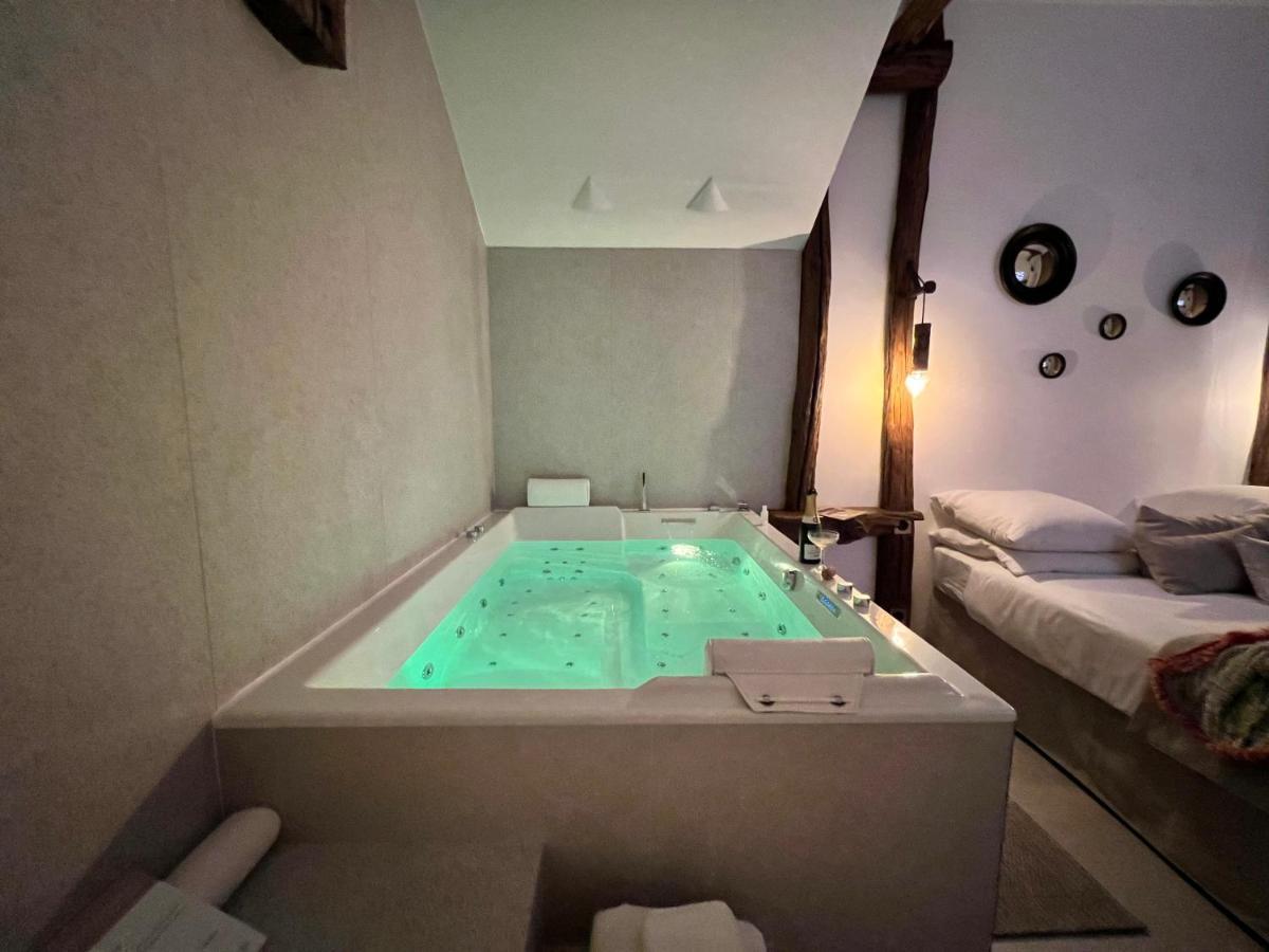 Tamarin & Capucin Suite Balneo โอบาญ ภายนอก รูปภาพ
